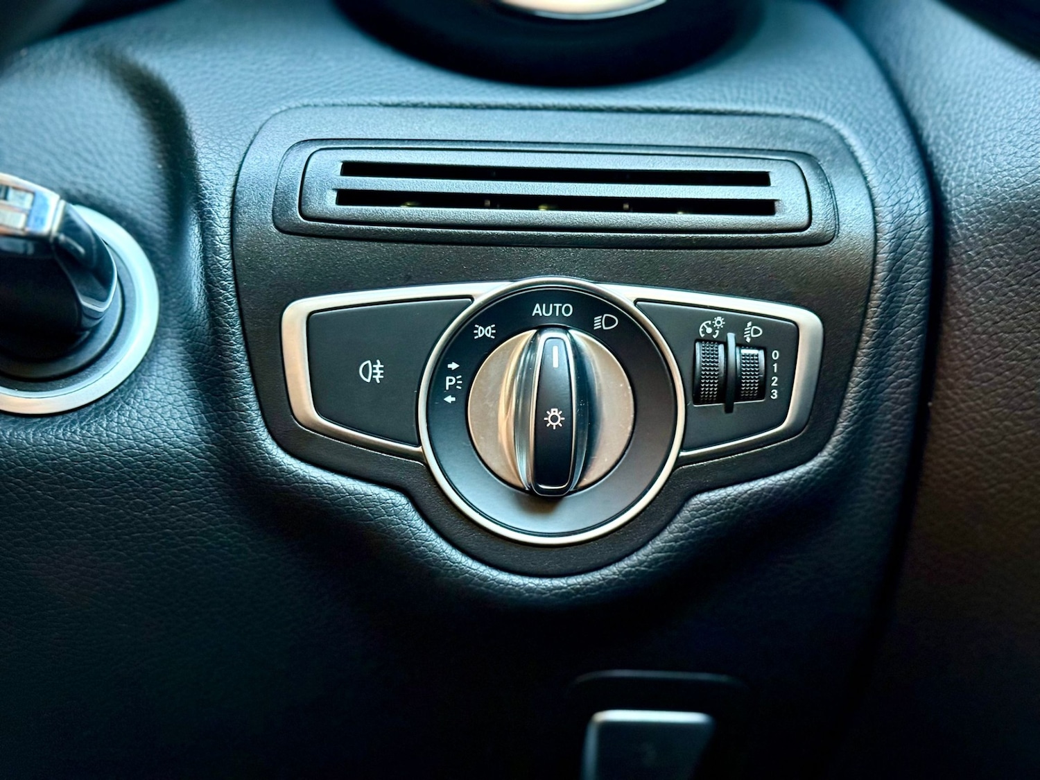 Used Mercedes-Benz C Class 2017 for sale - 76751993: Photo 65