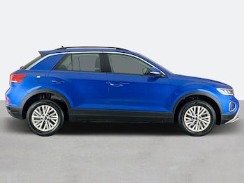 Used Volkswagen T-Roc 2023 for sale - 75215936: Photo