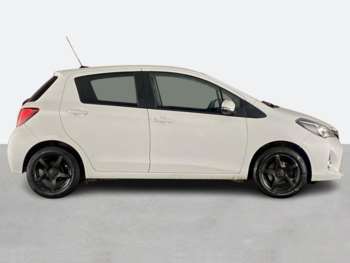 Used Toyota Yaris 2017 for sale - 74939300: Photo