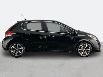 Used Peugeot 208 2019 for sale - 79308536: Photo