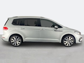 Used Volkswagen Touran 2020 for sale - 76047342: Photo