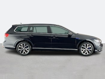 Used Volkswagen Passat 2021 for sale - 75850237: Photo