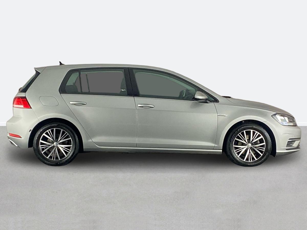 Used Volkswagen Golf 2018 for sale - 76310995: Photo 2
