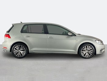 Used Volkswagen Golf 2018 for sale - 76310995: Photo 2
