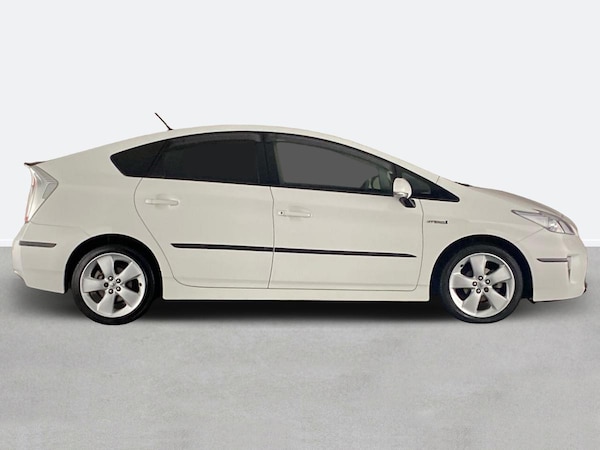 Used Toyota Prius 2015 for sale - 76206990: Photo 2