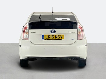 Used Toyota Prius 2015 for sale - 76206990: Photo 4
