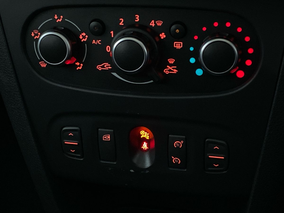 Used Dacia Sandero Stepway 2017 for sale - 77742332: Photo 19