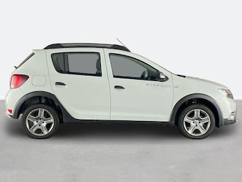Used Dacia Sandero Stepway 2017 for sale - 77742332: Photo