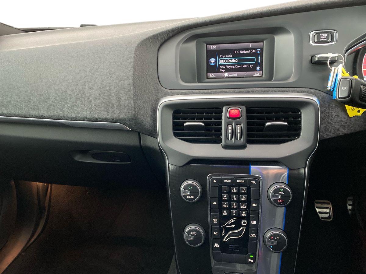 Used Volvo V40 2015 for sale - 77742201: Photo 10