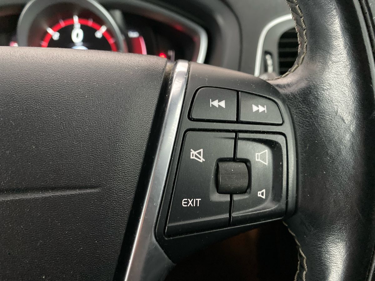 Used Volvo V40 2015 for sale - 77742201: Photo 21