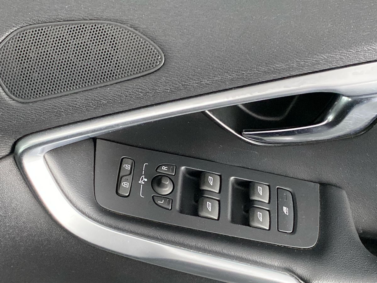 Used Volvo V40 2015 for sale - 77742201: Photo 23