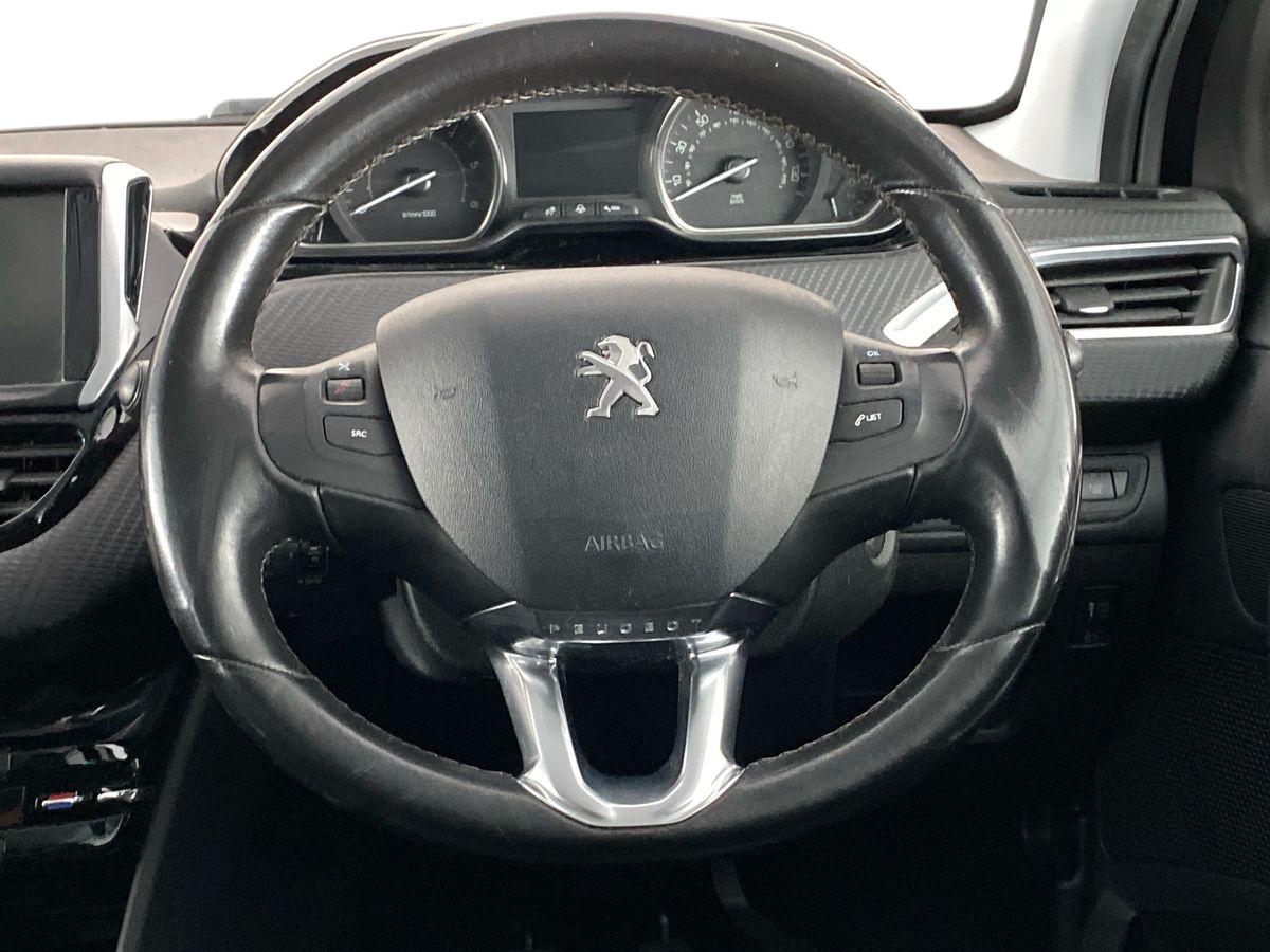 Used Peugeot 2008 2015 for sale - 76502925: Photo 11