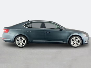 Used Skoda Superb 2019 for sale - 76243618: Photo