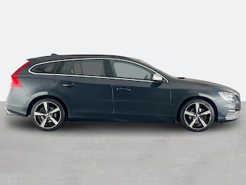 Used Volvo V60 2017 for sale - 76128617: Photo