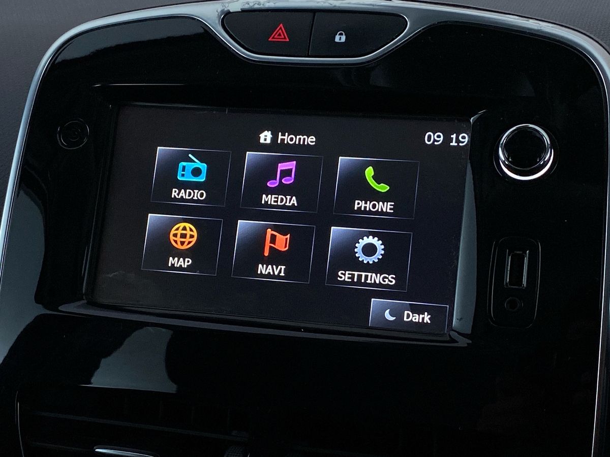 Used Renault Clio 2015 for sale - 76353281: Photo 15