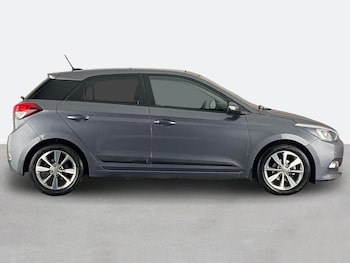 Used Hyundai i20 2018 for sale - 76207032: Photo 2