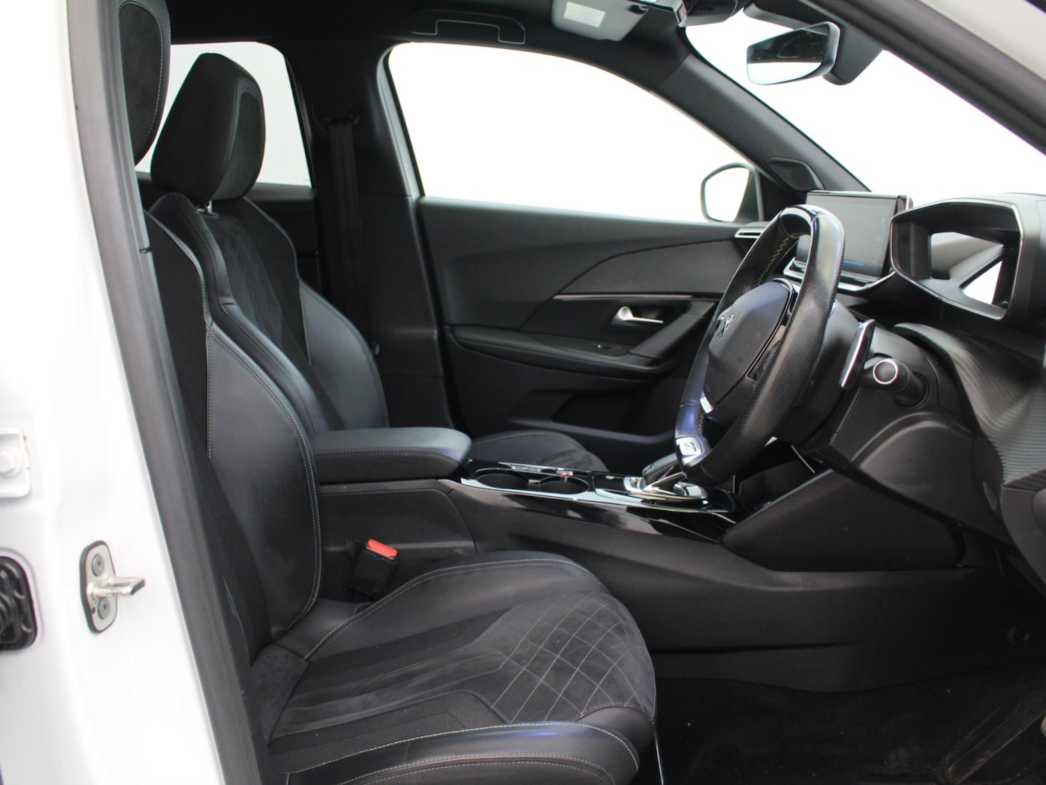 Used Peugeot 2008 2021 for sale - 77878896: Photo 9