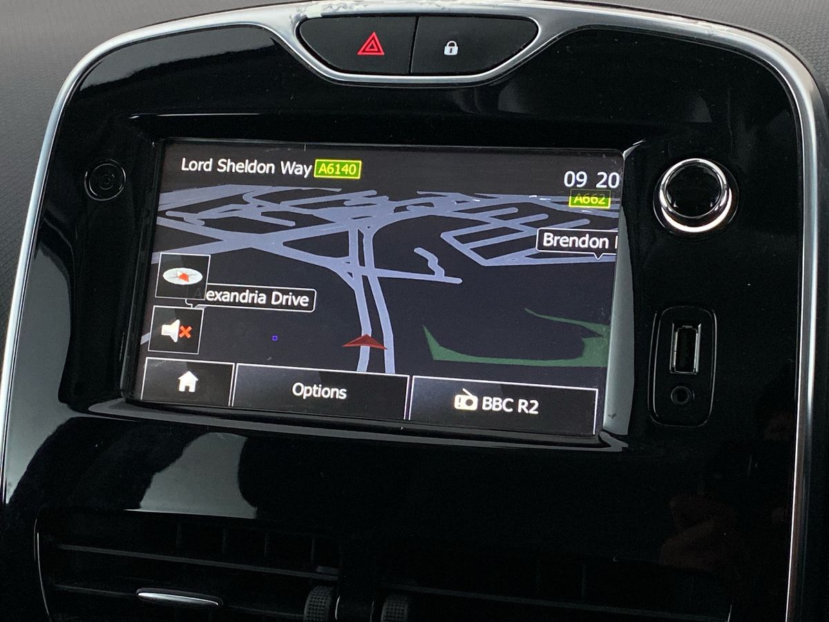 Used Renault Clio 2015 for sale - 76515937: Photo 13