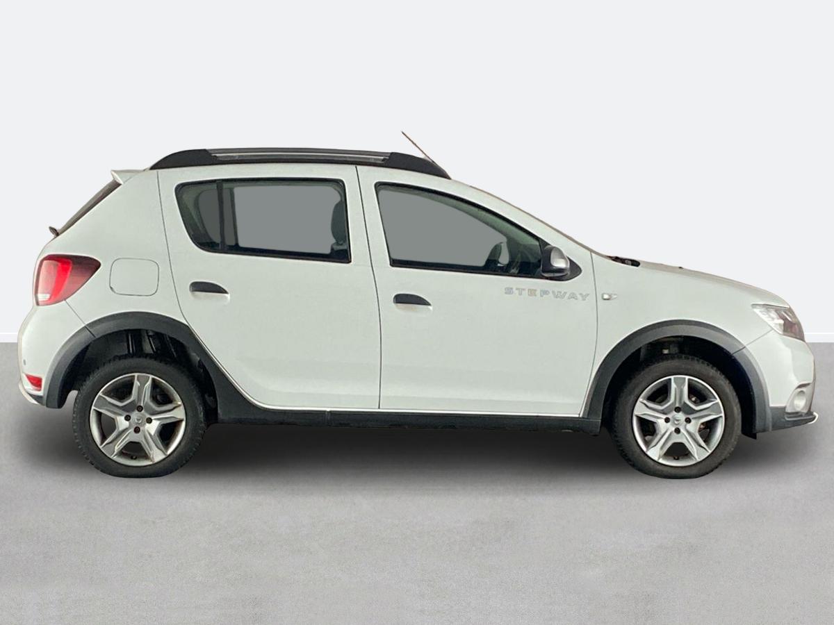 Used Dacia Sandero Stepway 2017 for sale - 77044354: Photo 2