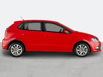 Used Volkswagen Polo 2015 for sale - 78746111: Photo