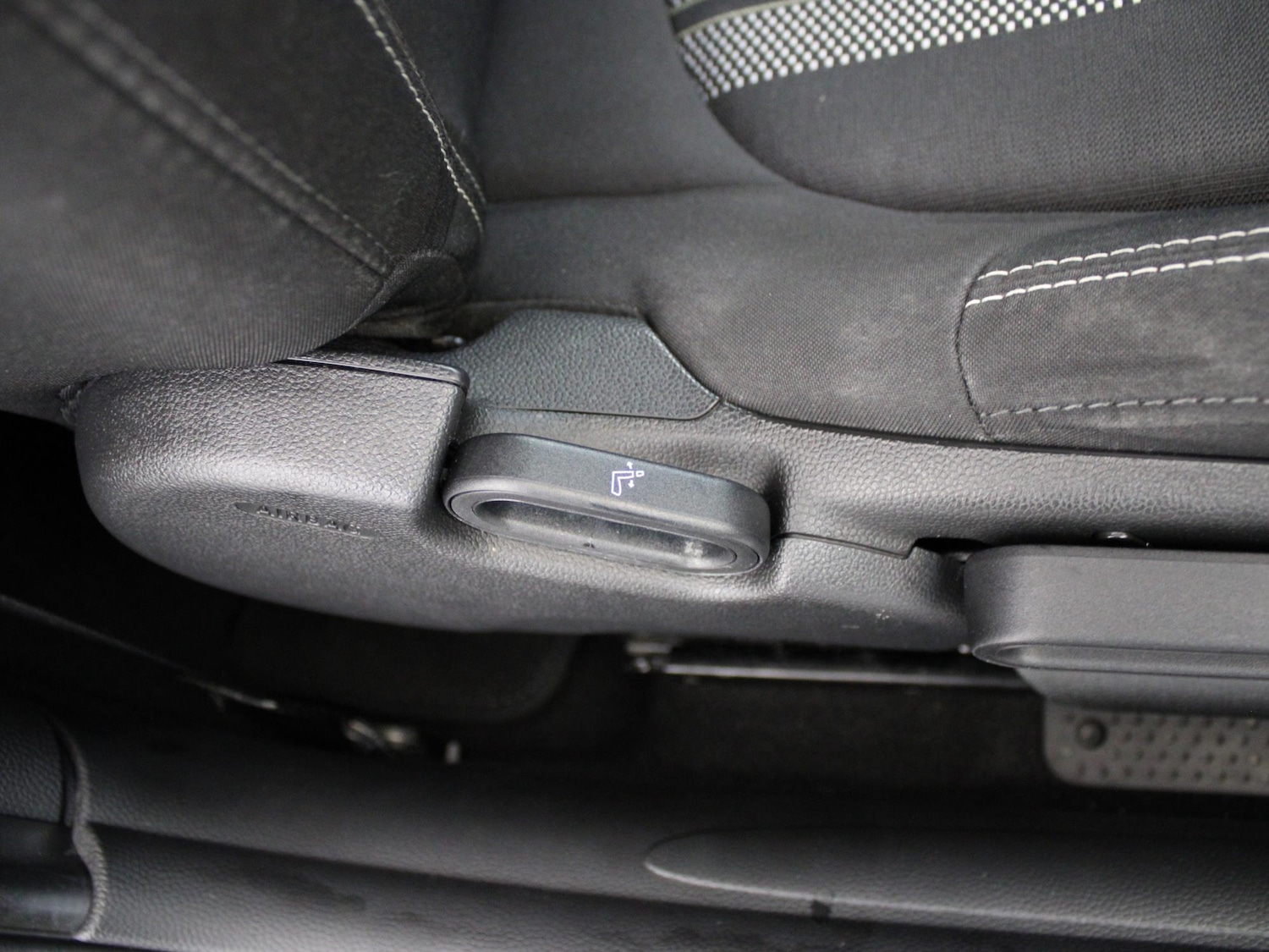 Used MINI Hatch 2019 for sale - 76636987: Photo 10