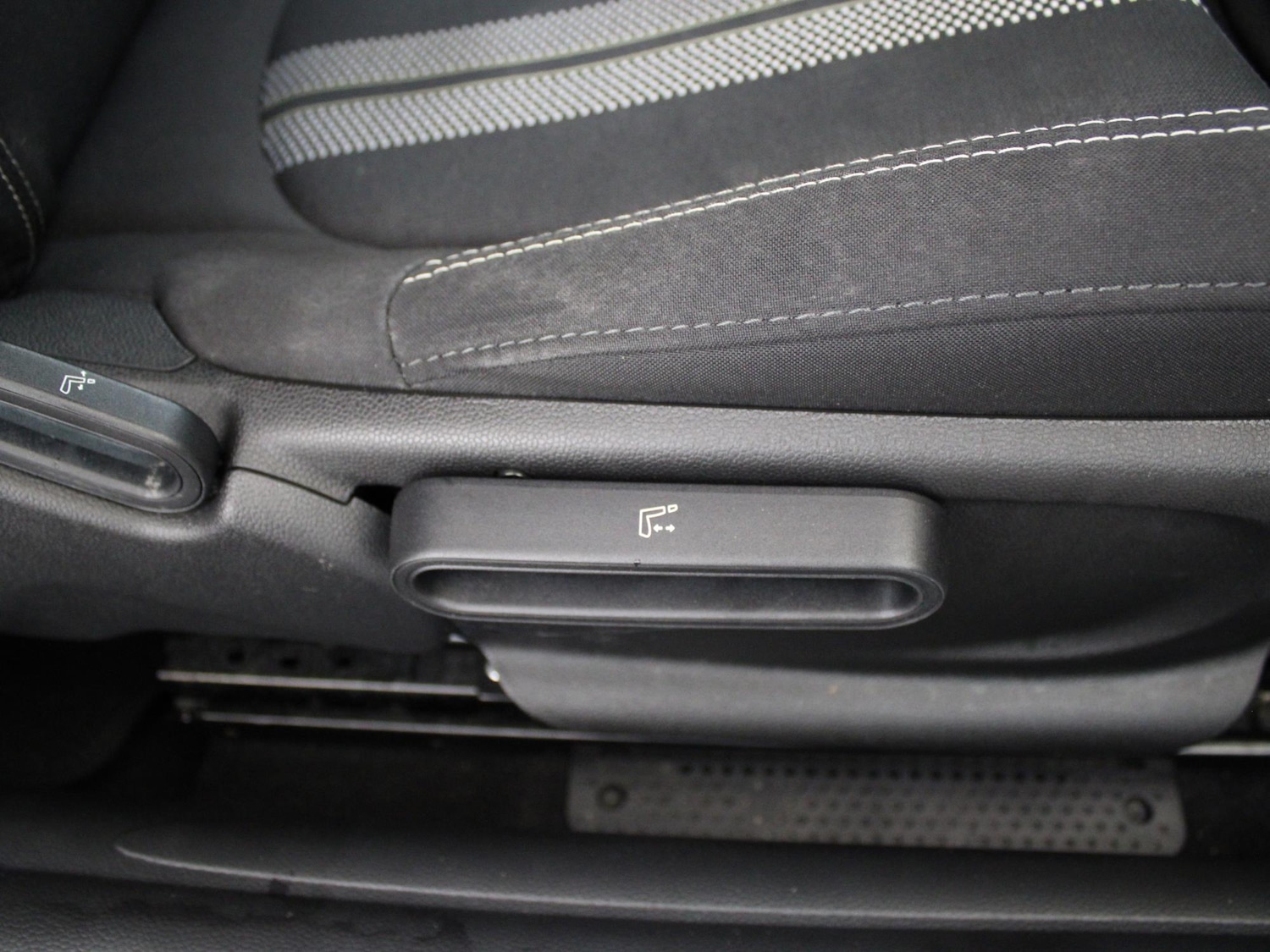 Used MINI Hatch 2019 for sale - 76636987: Photo 11