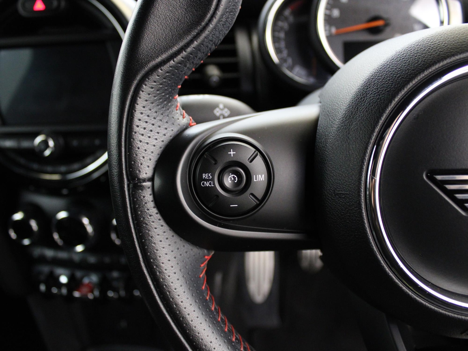 Used MINI Hatch 2019 for sale - 76636987: Photo 26