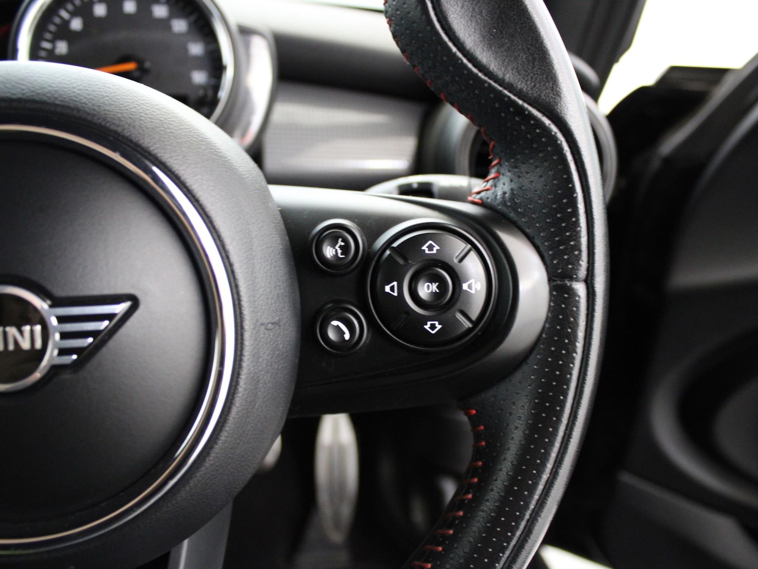 Used MINI Hatch 2019 for sale - 76636987: Photo 27