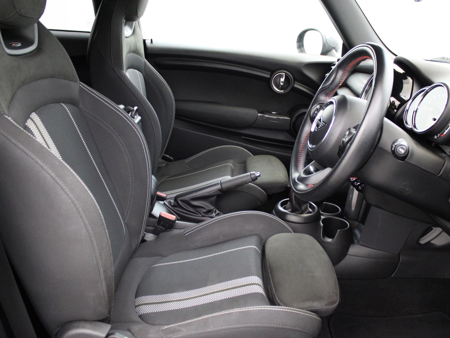 Used MINI Hatch 2019 for sale - 76636987: Photo 9