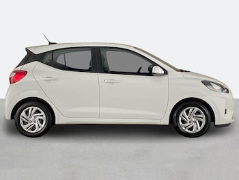 Used Hyundai i10 2023 for sale - 78692244: Photo