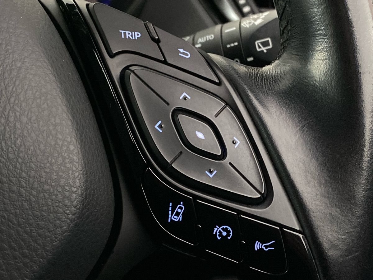 Used Toyota C-HR 2017 for sale - 75736984: Photo 25