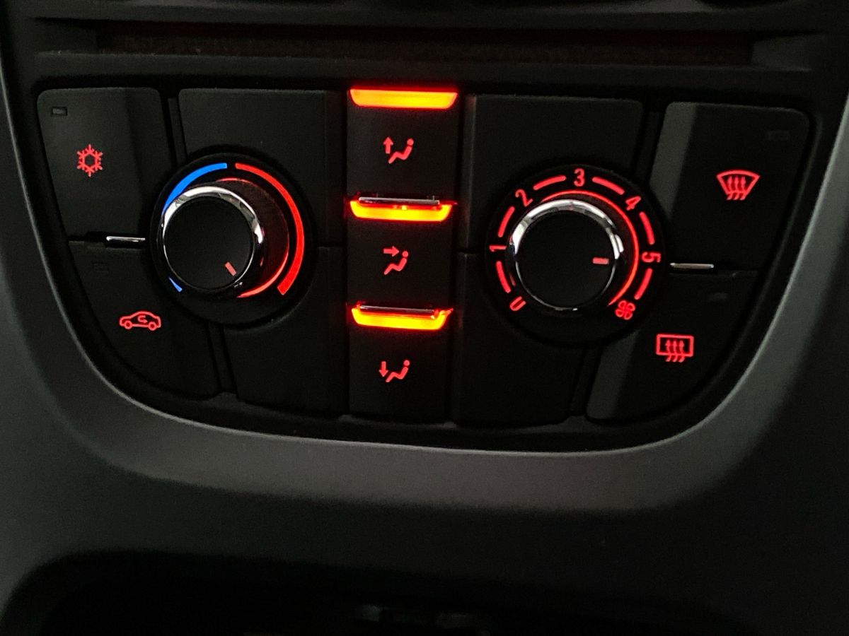 Used Vauxhall Astra 2012 for sale - 77135312: Photo 19