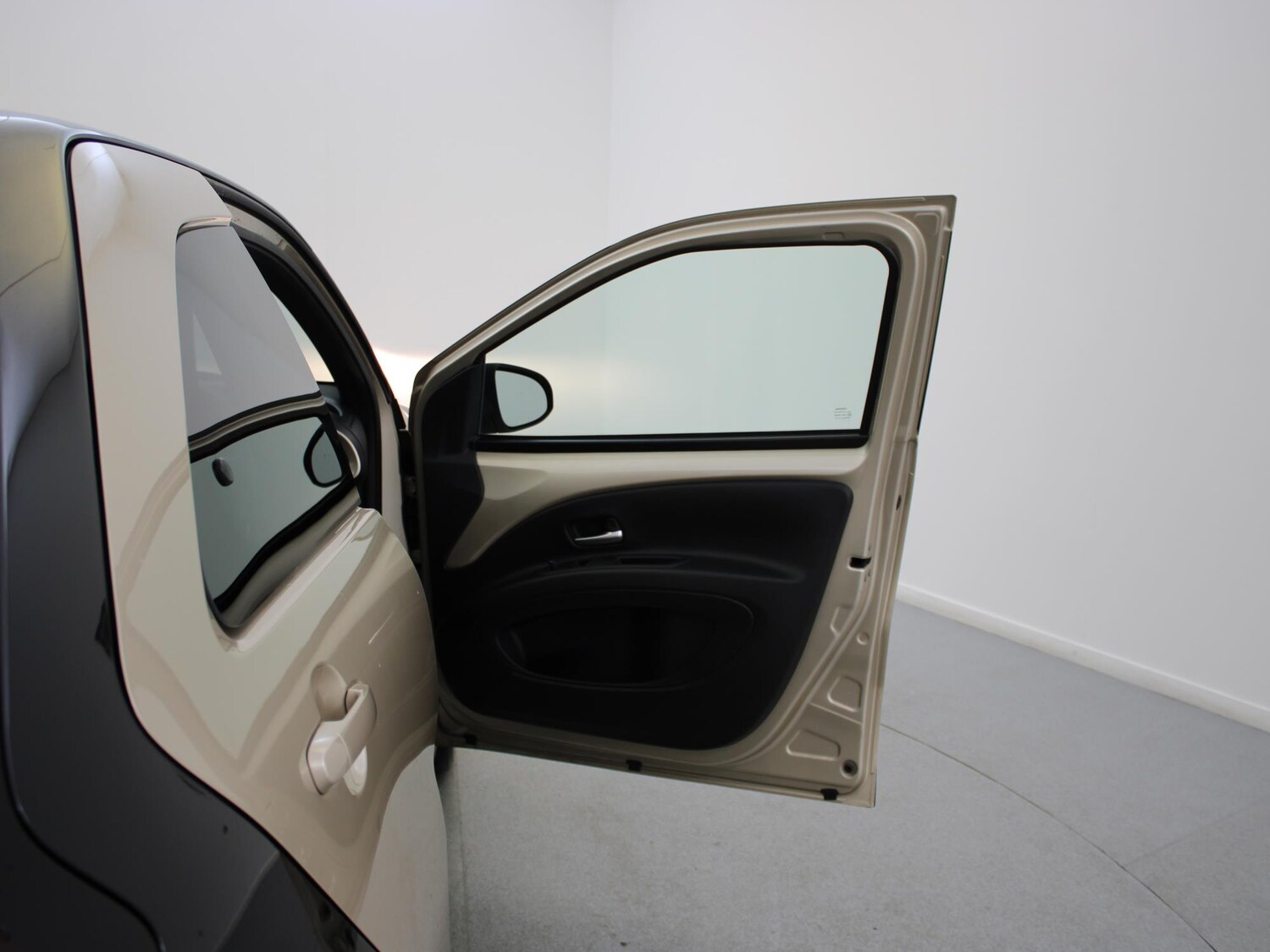 Used Toyota Aygo X 2023 for sale - 77500769: Photo 32