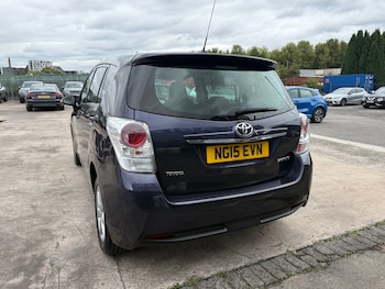 Used Toyota Verso 2015 for sale - 76436420: Photo