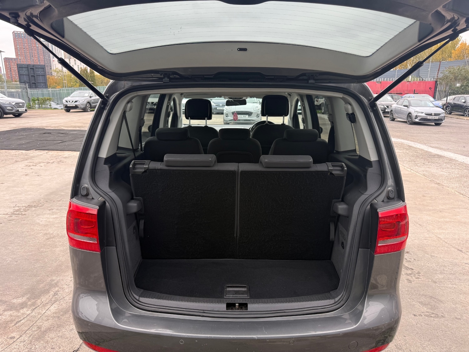 Used Volkswagen Touran 2013 for sale - 76376958: Photo 14