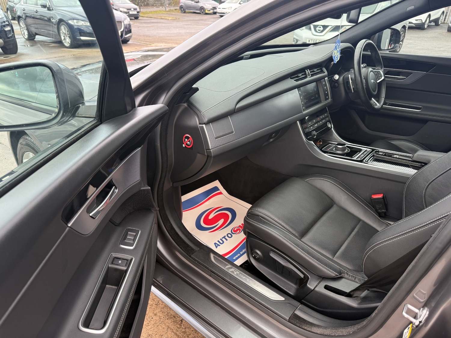 Used Jaguar XF 2017 for sale - 76736130: Photo 16