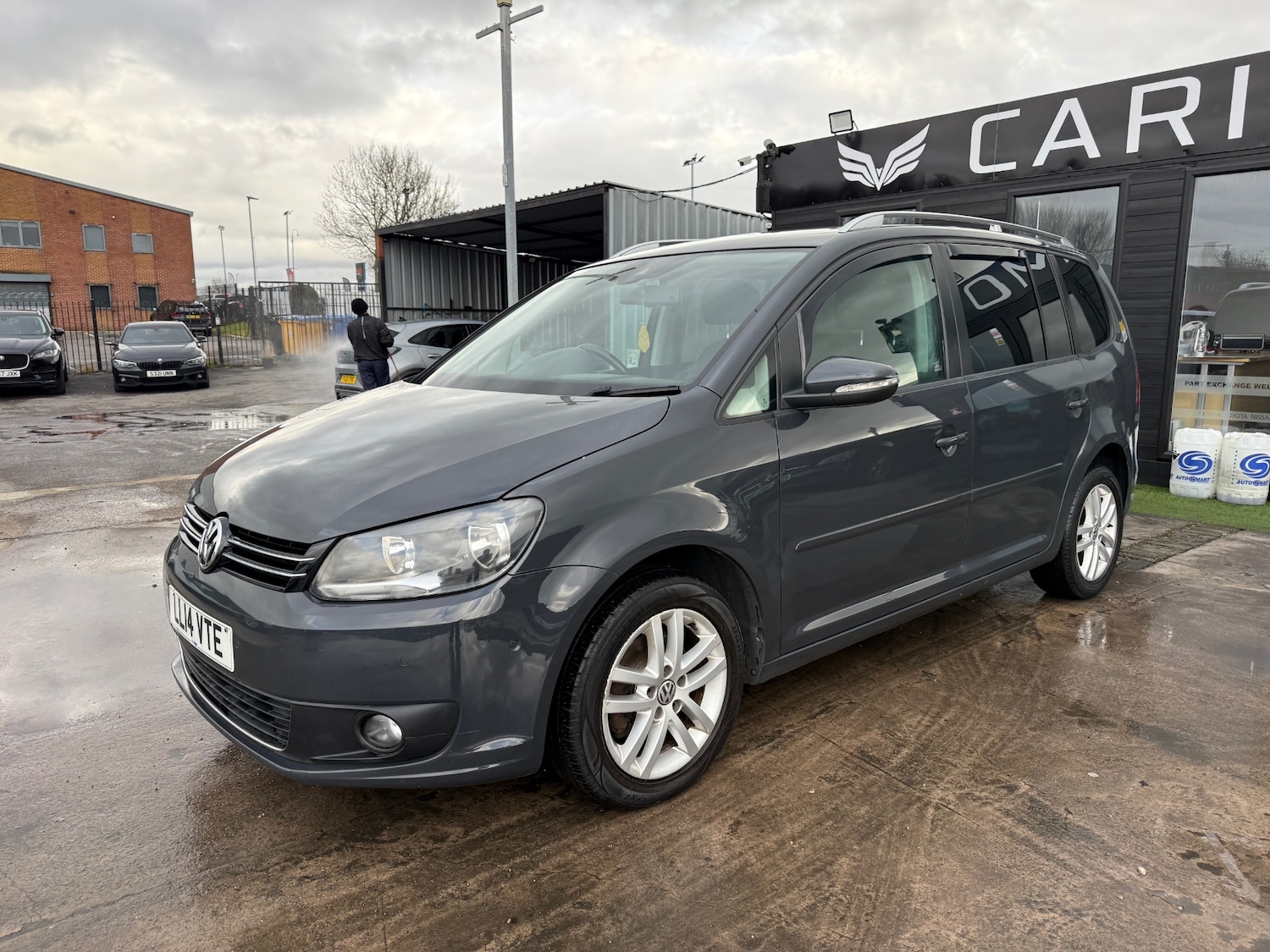 Used Volkswagen Touran 2014 for sale - 77636197: Photo 4