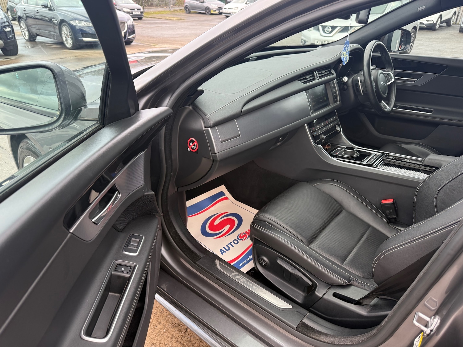 Used Jaguar XF 2017 for sale - 77173469: Photo 16