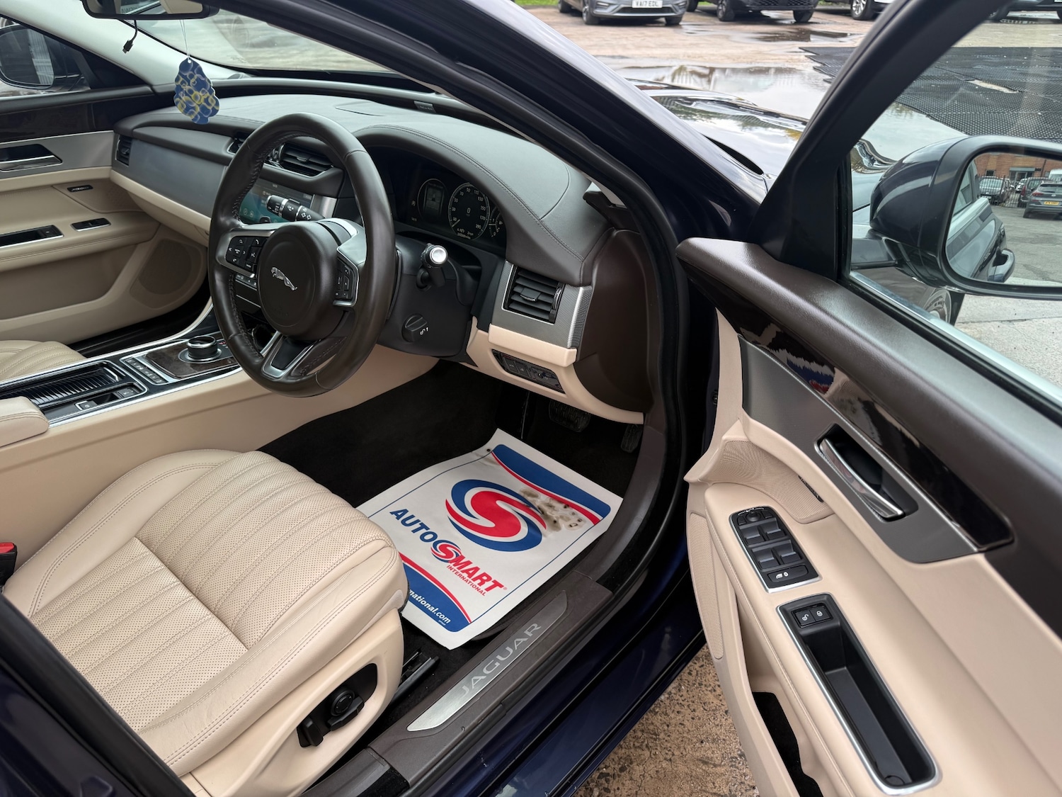 Used Jaguar XF 2018 for sale - 76353696: Photo 14