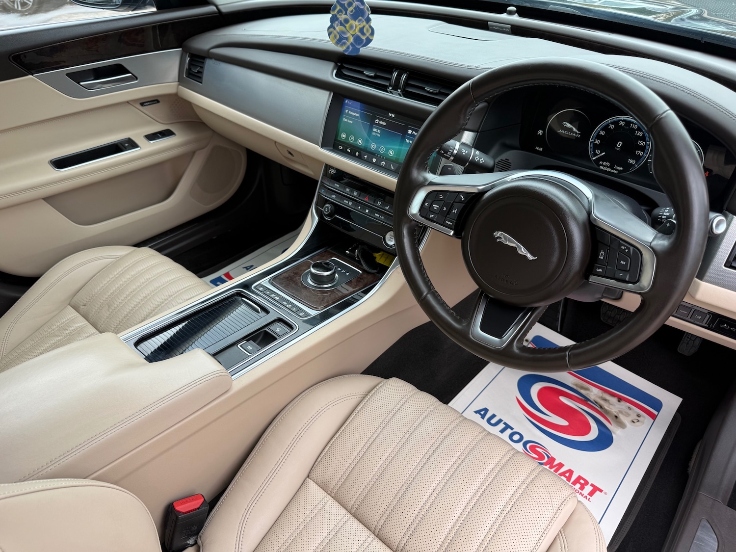 Used Jaguar XF 2018 for sale - 76353696: Photo 17