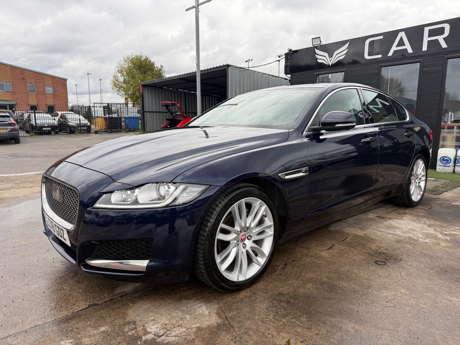 Used Jaguar XF 2018 for sale - 76353696: Photo 4