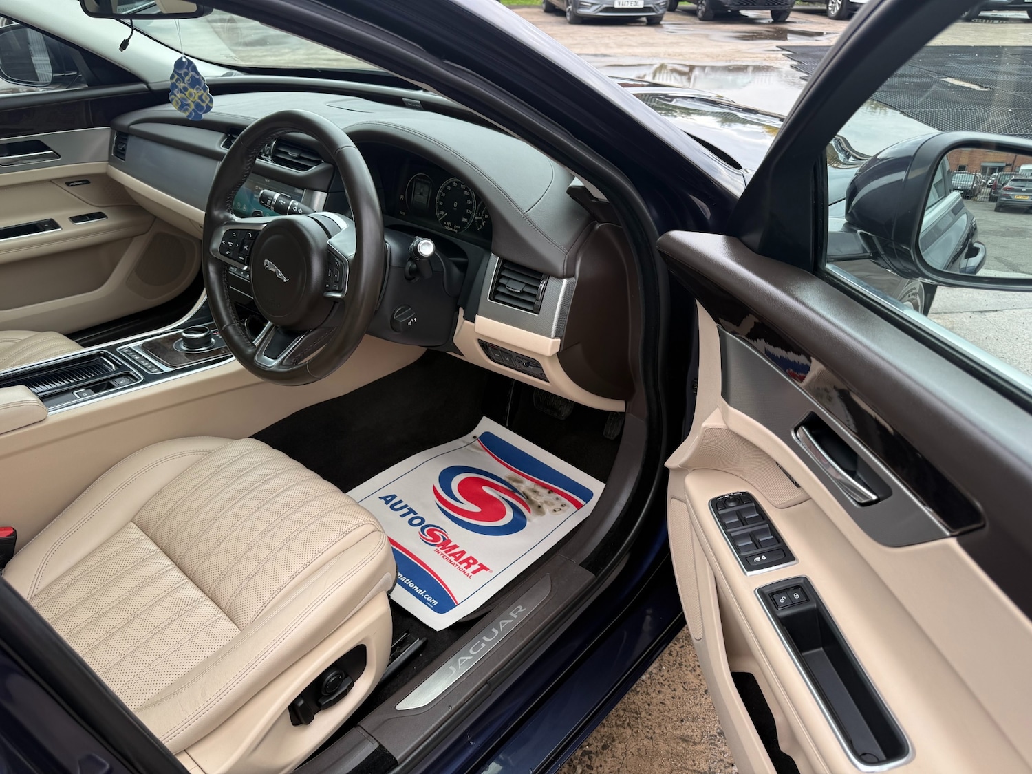 Used Jaguar XF 2018 for sale - 76594908: Photo 13