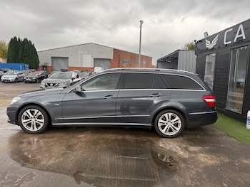 Used Mercedes-Benz E Class 2011 for sale - 76376959: Photo