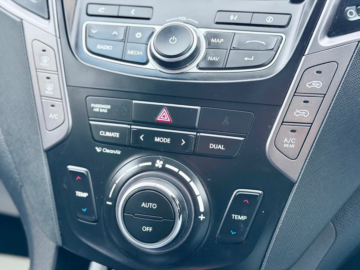 Used Hyundai Santa Fe 2015 for sale - 77450076: Photo 16