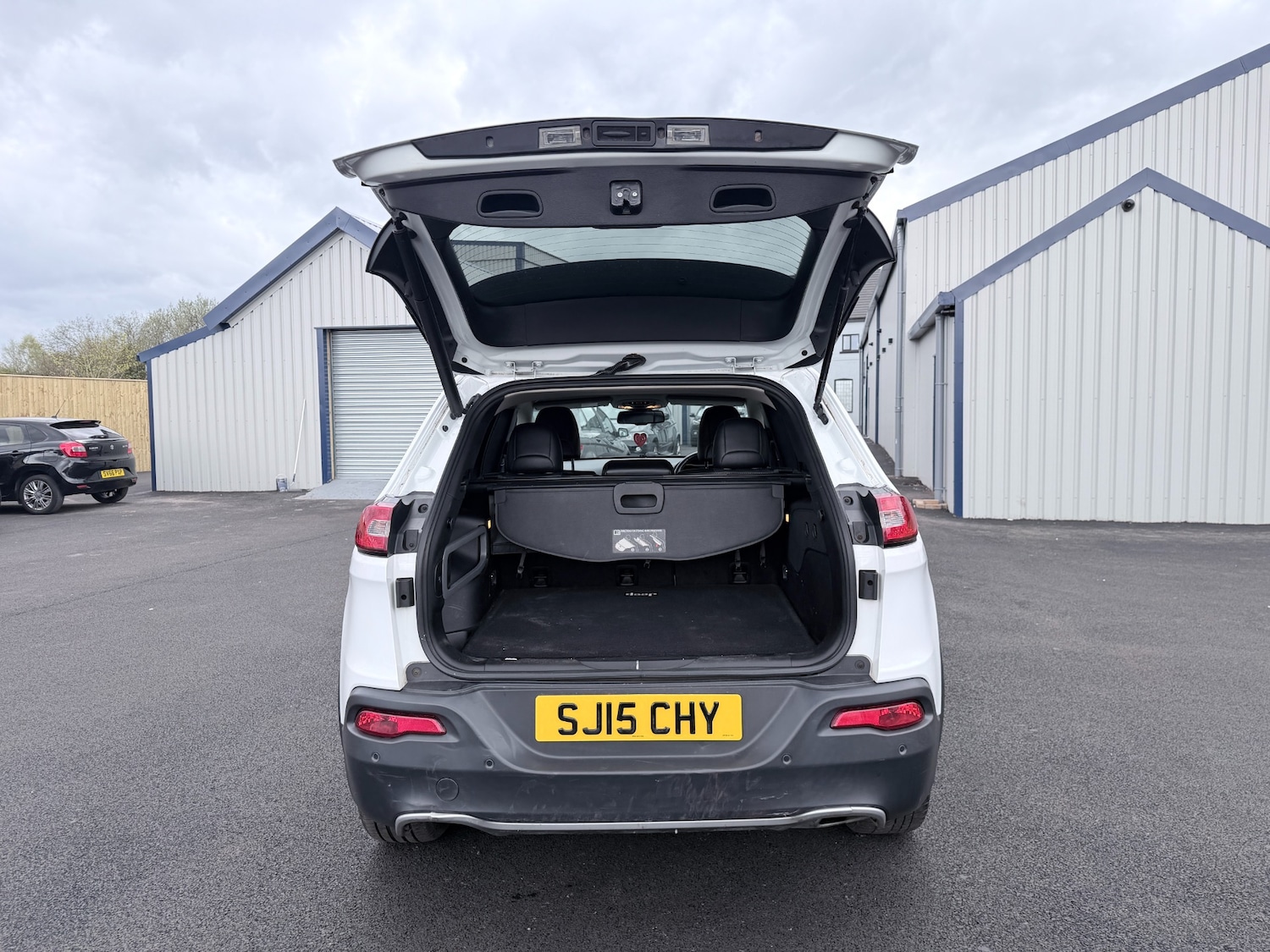 Used Jeep Cherokee 2015 for sale - 78155747: Photo 28