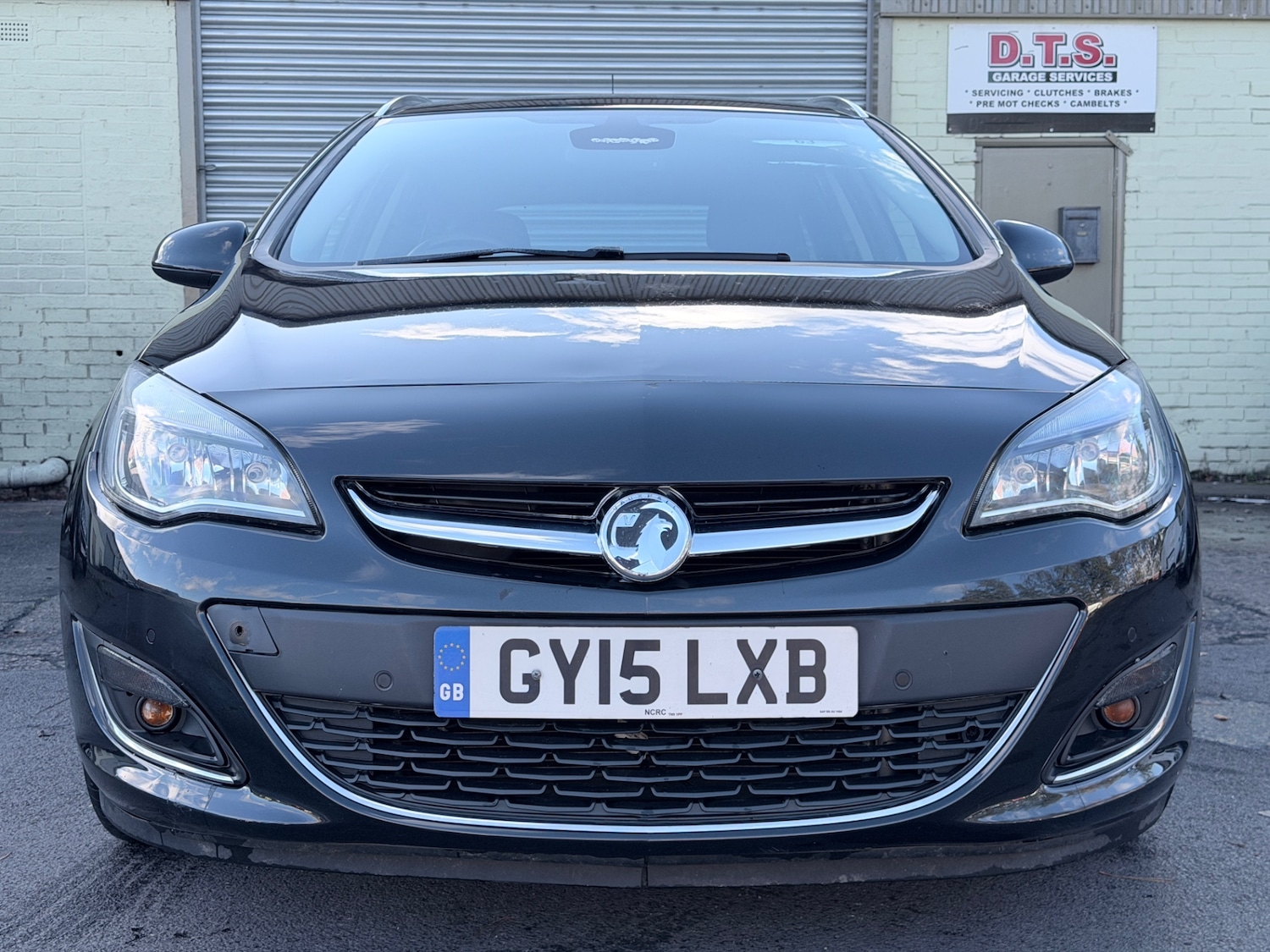 Used Vauxhall Astra 2015 for sale - 76366357: Photo 2