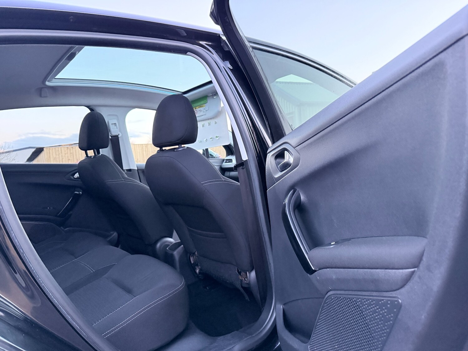 Used Peugeot 208 2018 for sale - 78140682: Photo 25