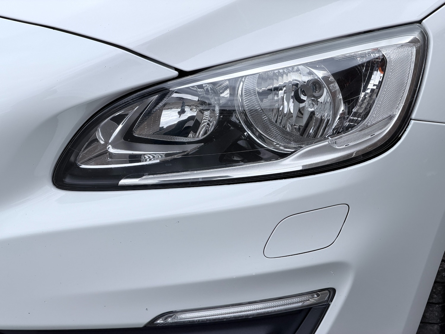 Used Volvo V60 2014 for sale - 77822635: Photo 10