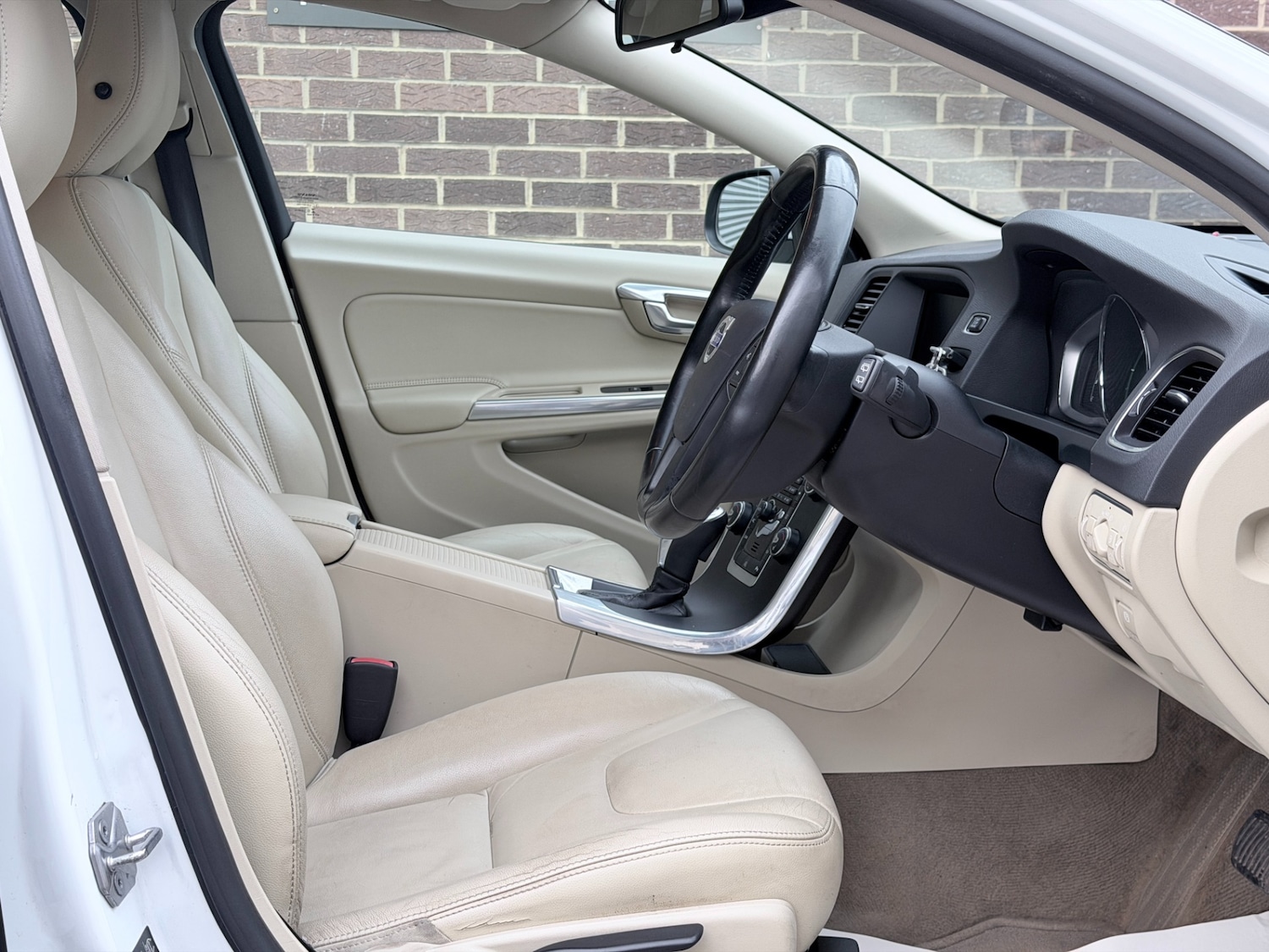 Used Volvo V60 2014 for sale - 77822635: Photo 11