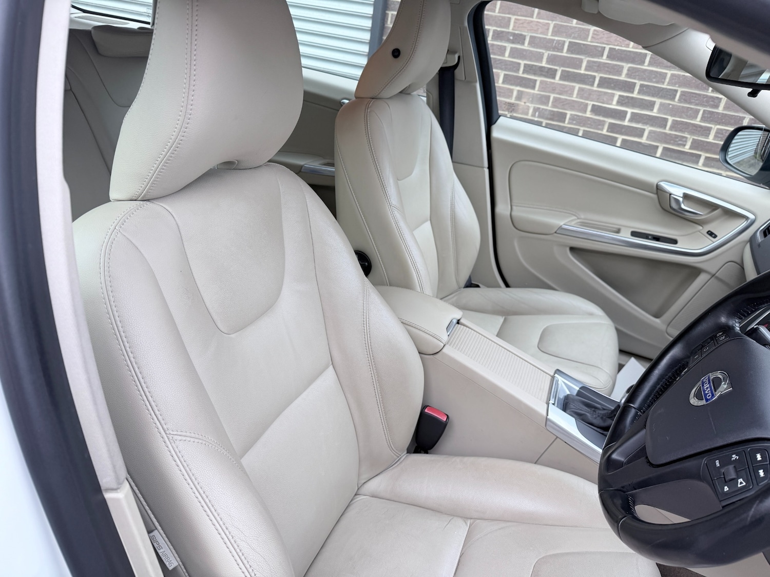 Used Volvo V60 2014 for sale - 77822635: Photo 12